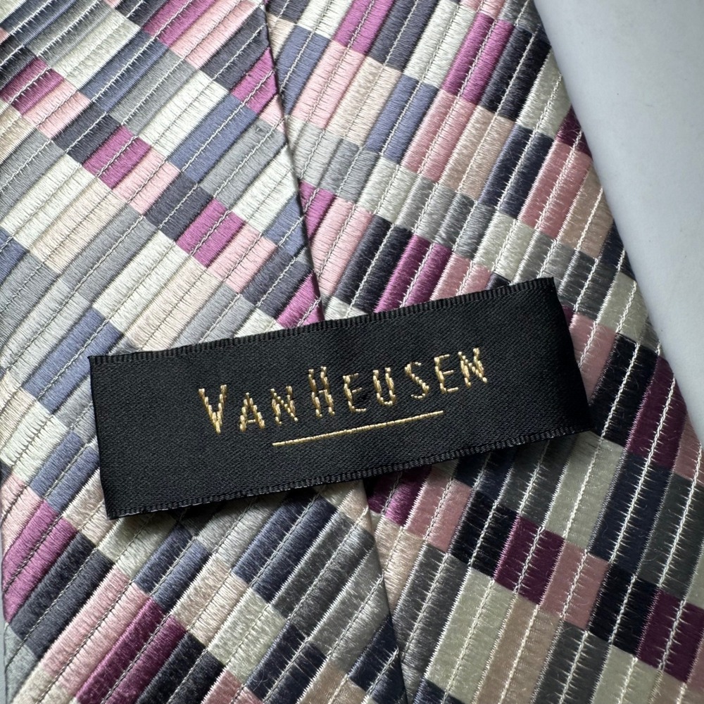 Van Heusen Men's Geometric Pattern Neck Tie Pink Gray Classic‎ Stain Resistant - Picture 6 of 6